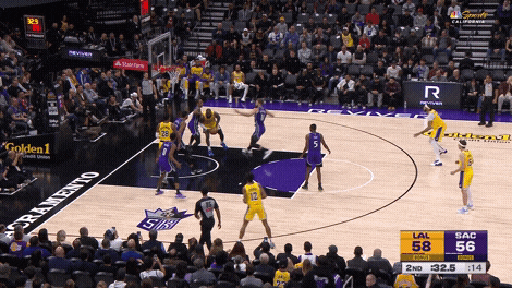 De'Aaron Fox Drive مقابل LeBron James