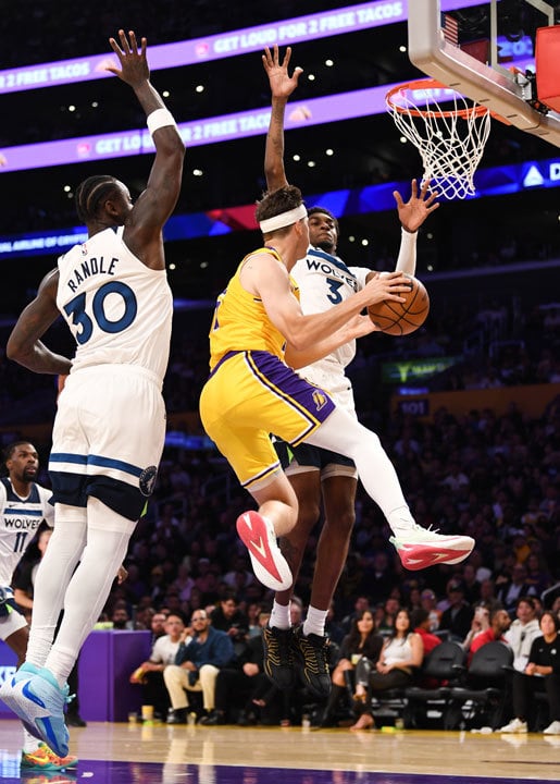 جوليوس راندل، أوستن ريفز