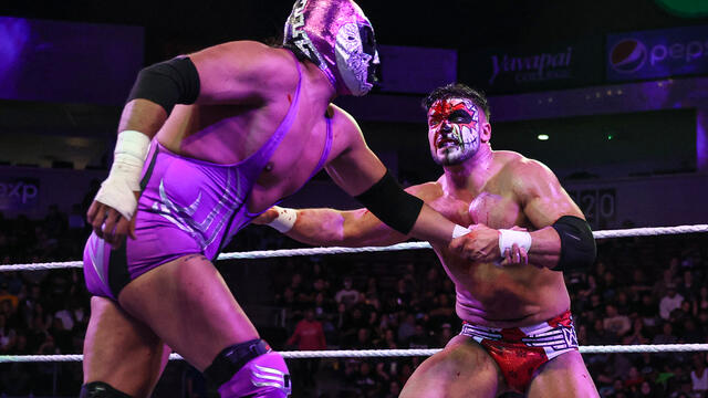 إيثان بيج ضد الصديق للدكتور فاغنر جونيور | مباراة يوم الموتى: أبرز أحداث Halloween Havoc 2025 صور WWE