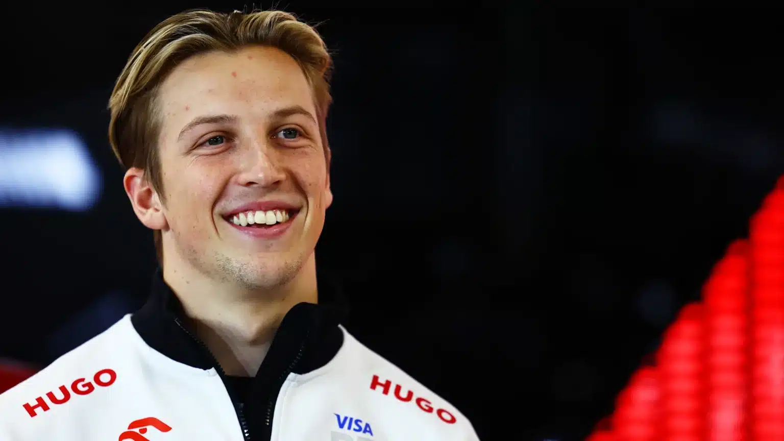 يتفاعل لوسون المتحمس مع ترويج ريد بول وهو يشرح تفاصيل المناقشات مع هورنر ويحدد هدفه