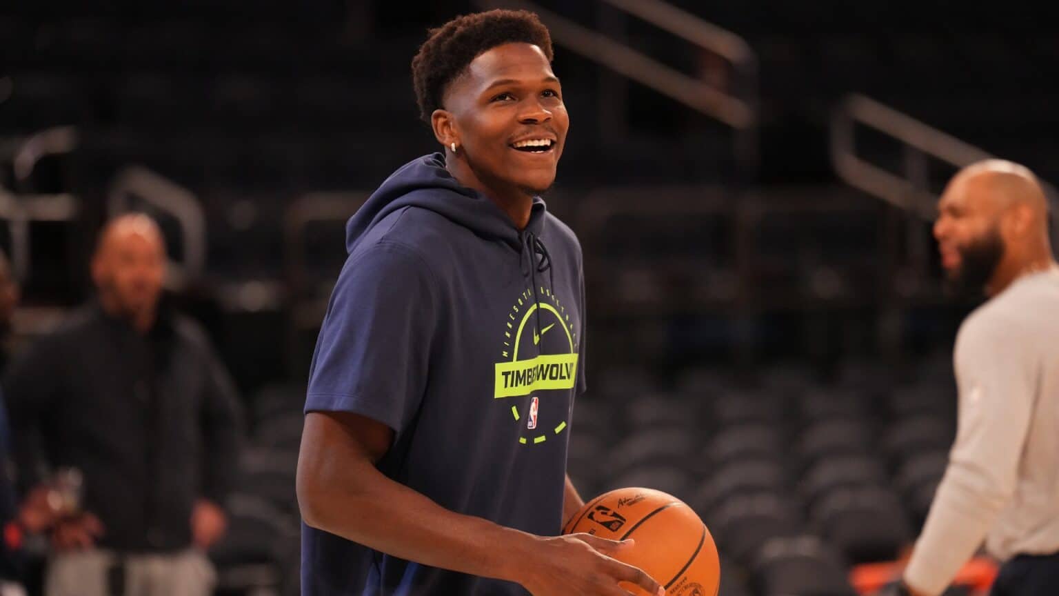 تم السماح للاعب ولفرهامبتون أنتوني إدواردز (أوتار الركبة) باستئناف نشاطه في الملعب