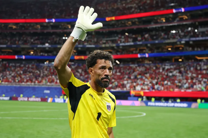 حارس مرمى الرأس الأخضر يكسب أكثر من خمسة ملايين متابع ببطولات كأس العالم | talkSPORT